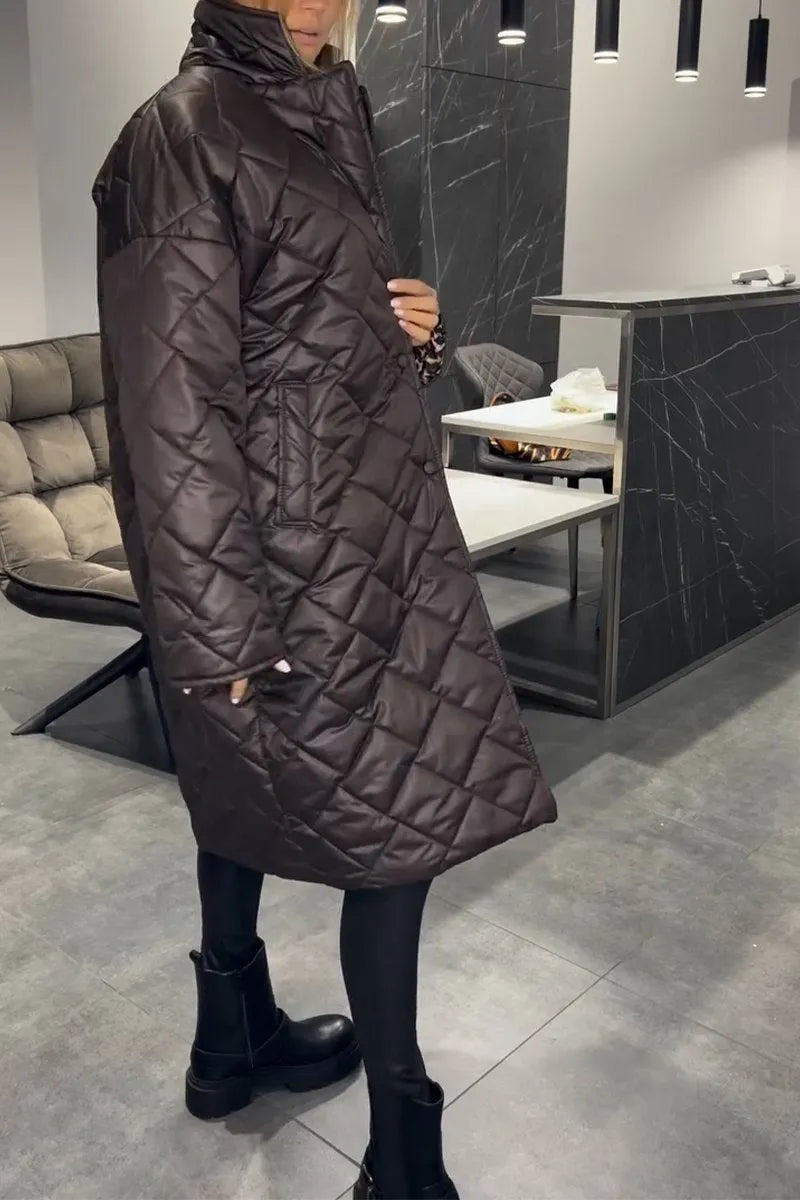 Manteau léopard noir Danoir Paris, élégance sophistiquée, avec motif animalier, porté sur un mannequin.