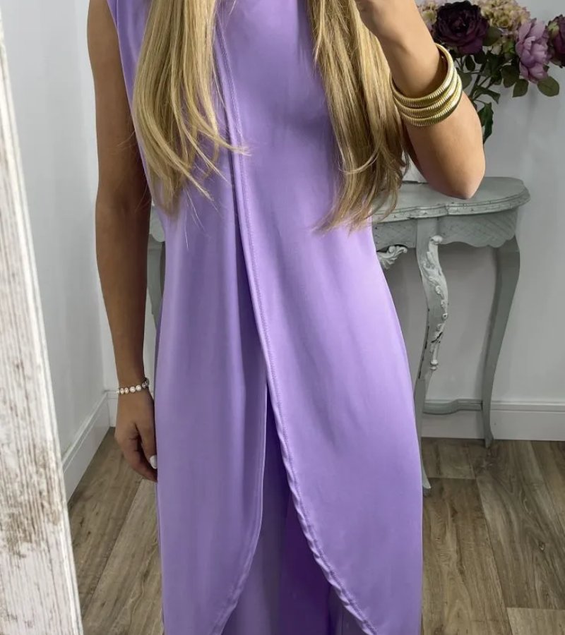 Ensemble chic sans manches Flavia par Danoir Paris, robe élégante noire avec détails sophistiqués, vue de face.