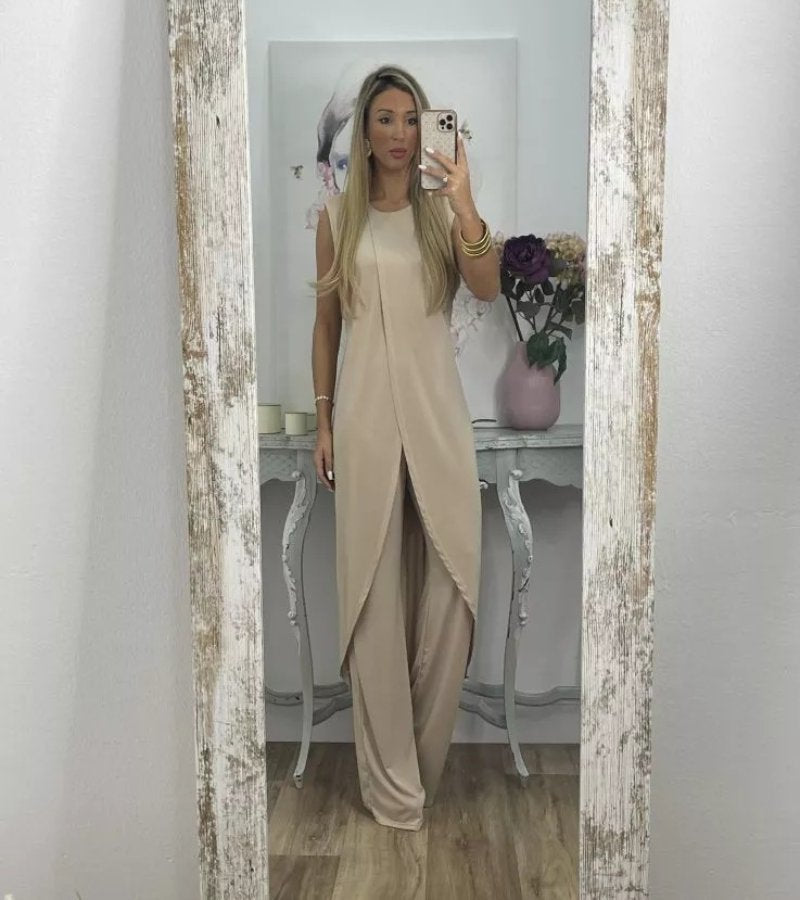 Ensemble chic sans manches Flavia de Danoir Paris, vêtement élégant avec design moderne, porté sur mannequin.