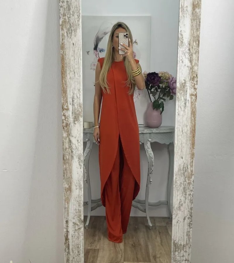 Ensemble chic sans manches Flavia de Danoir Paris, robe élégante en tissu léger avec détails sophistiqués.