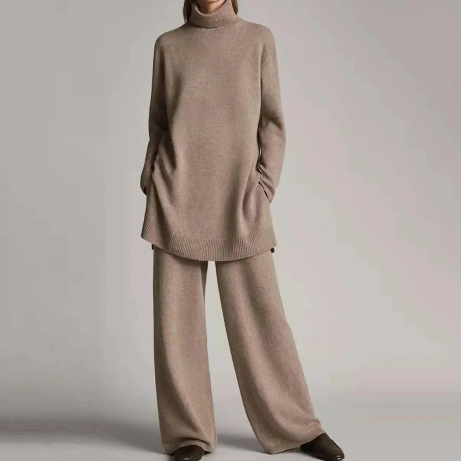 Ensemble chic et confortable Julia de Danoir Paris, détails en tissu doux et élégant, porté en image.