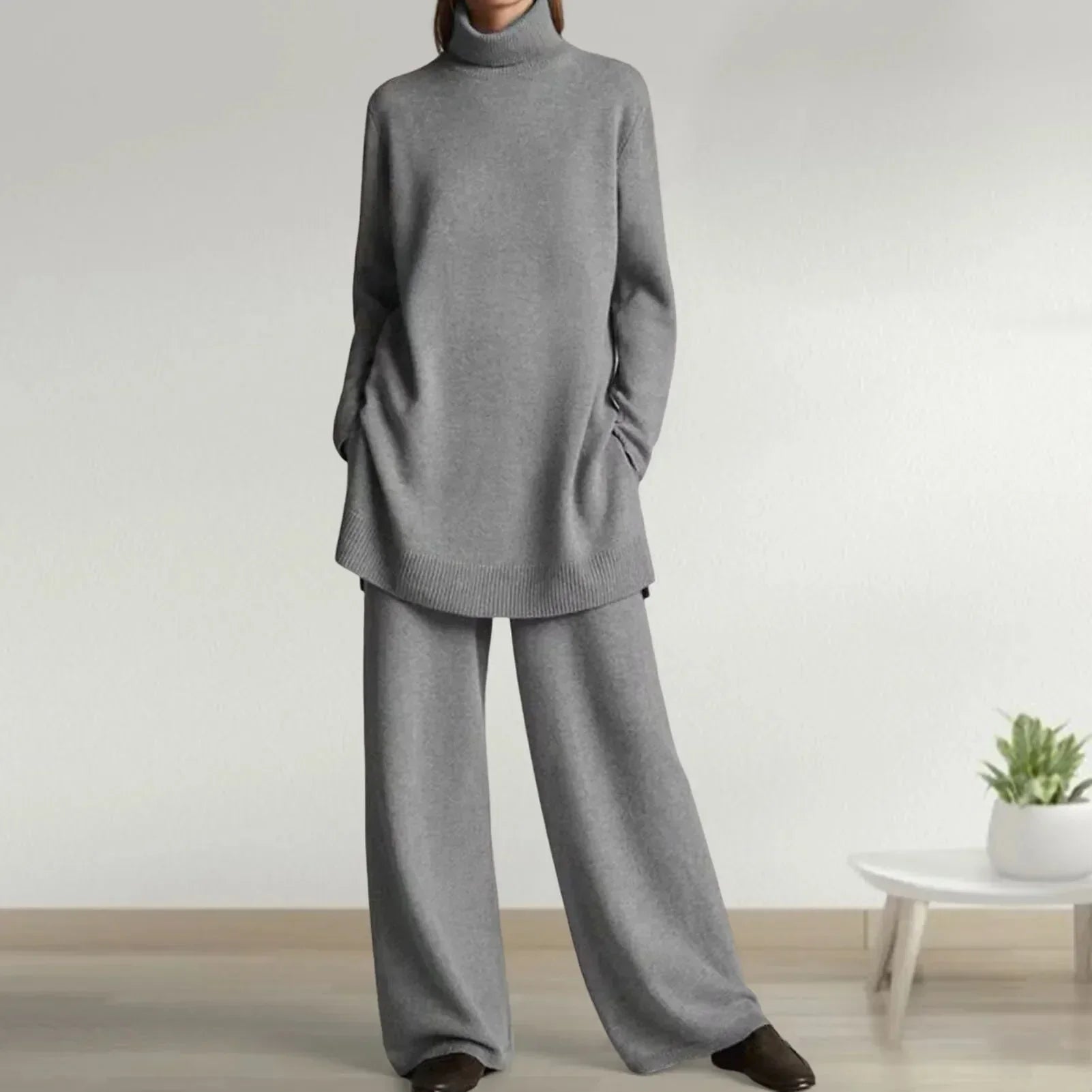 Ensemble chic et confortable Julia de Danoir Paris, avec haut en coton et pantalon élégant, porté par un mannequin.