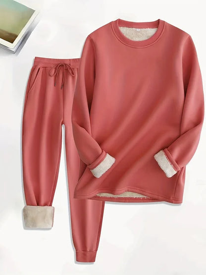 Ensemble hivernal pour femmes Danoir Paris, sweat-shirt en polaire et pantalon chaud, look chic et confortable.