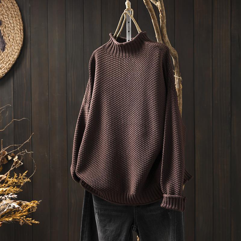 Pull tricoté élégant Mia de Danoir Paris porté, détail du tissu en maille fine et coupe raffinée.
