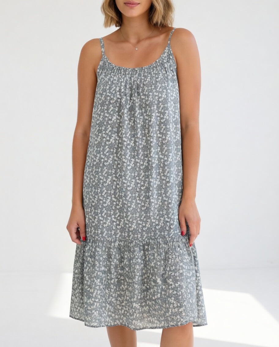 Robe légère Rosalie™ de Danoir Paris avec imprimé délicat, idéale pour un été sans effort, vue en détail.
