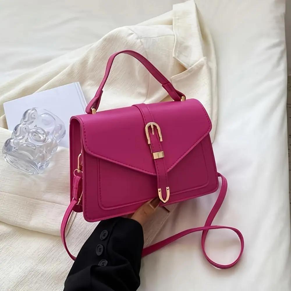 Sac à bandoulière Tessa de Danoir Paris, élégant et minimaliste, en cuir noir avec poignée fine et finition soignée.