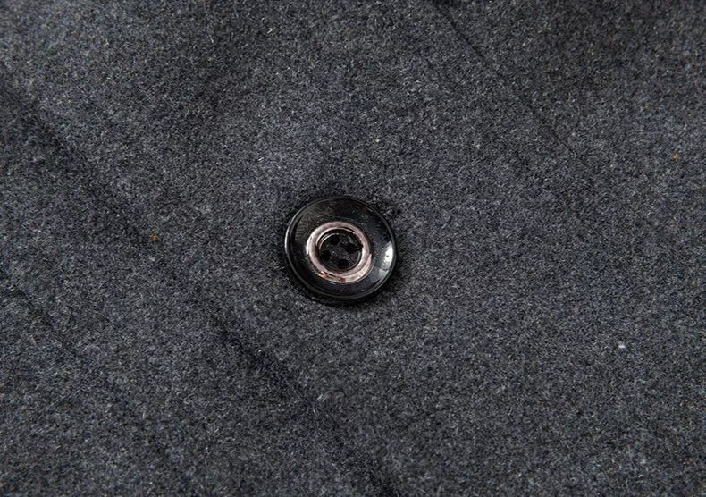 Manteau homme Danoir Paris Élite en tissu épais avec col montant et fermeture éclair, porté par un mannequin.