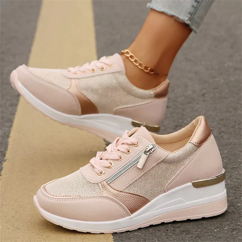 Baskets orthopédiques pour femme Danoir Paris, confortables et ergonomiques, montrées en image avec semelle et design moderne.