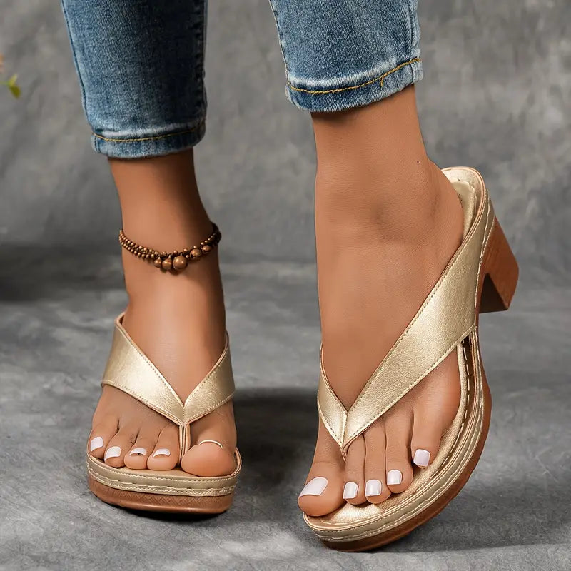 Sandales Danoir Paris élégantes et confortables, en cuir noir avec semelle robuste, parfaites pour un style chic et décontracté.