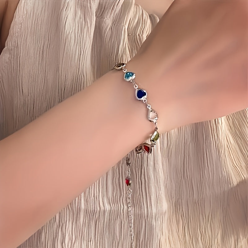 Bracelet Danoir Paris en forme de cœur, bijou unique en or avec motif en cœur visible sur l'image.
