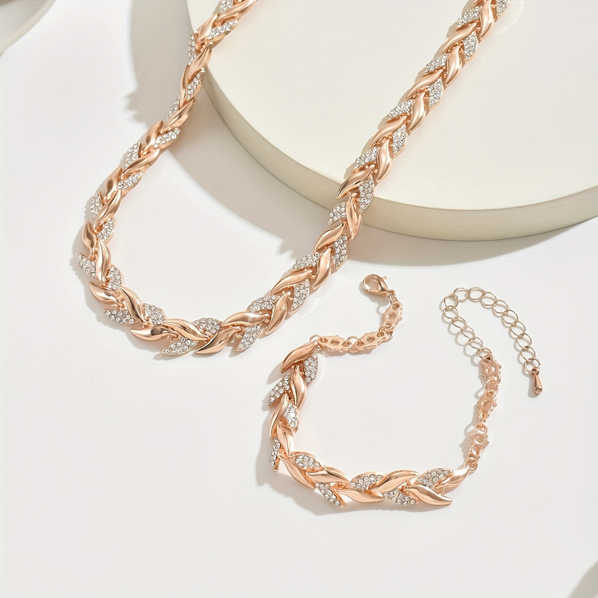 Set de cristaux Coda di Pesce Danoir Paris avec accessoires en cristal rose, élégant et sophistiqué pour cheveux.