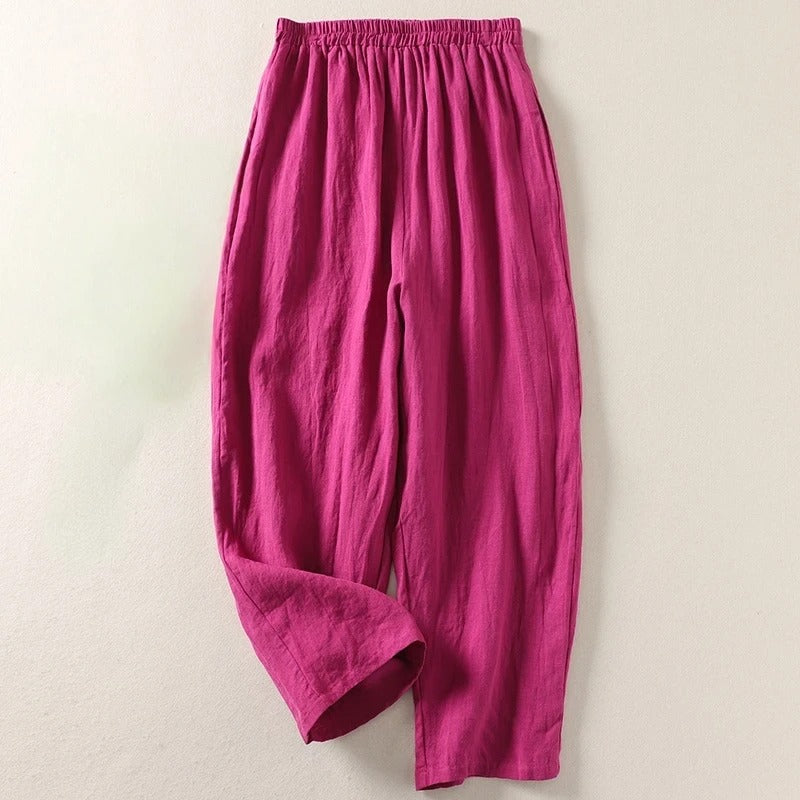 Pantalon fluide en coton et lin Amalia™ de Danoir Paris, vêtement léger et confortable, en beige avec ceinture à nouer.