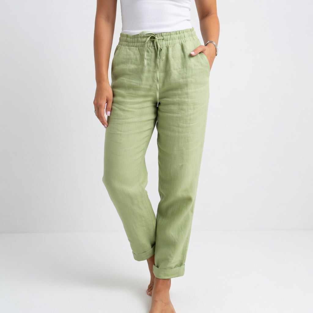 Pantalon pour femmes Albertine™ en coton fluide vert, confort naturel, signé Danoir Paris.