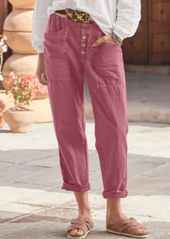 Pantalon élégant Lise de Danoir Paris en tissu fluide, coupe ajustée, couleur neutre, porté sur un mannequin.