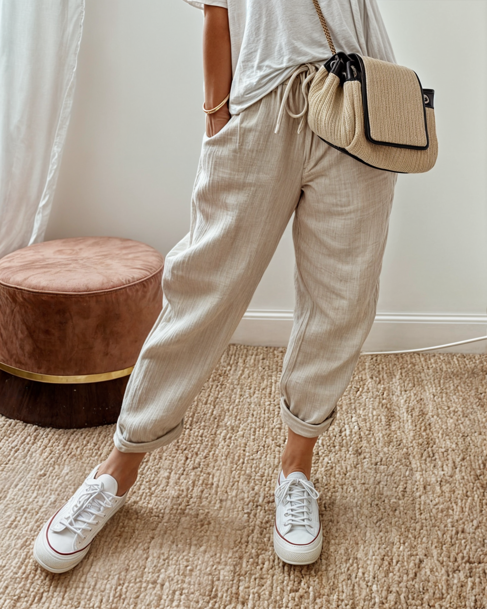 Pantalon chic et confortable Danoir Paris de couleur rose, avec coupe moderne et tissu doux visible sur l'image.