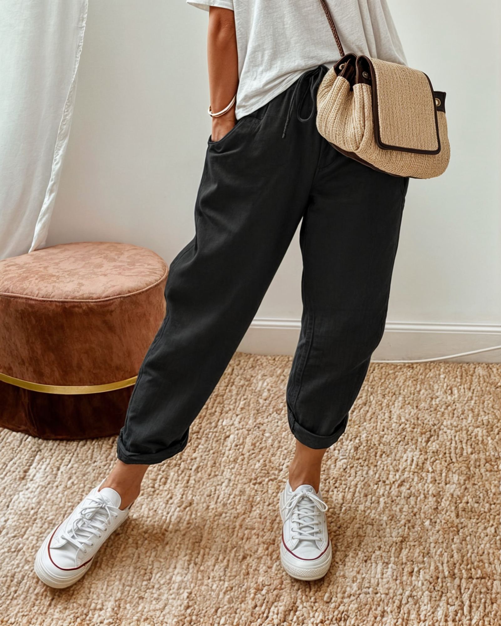 Pantalon chic et confortable Rose de la marque Danoir Paris, style élégant avec coupe fluide, porté sur un mannequin blanc.