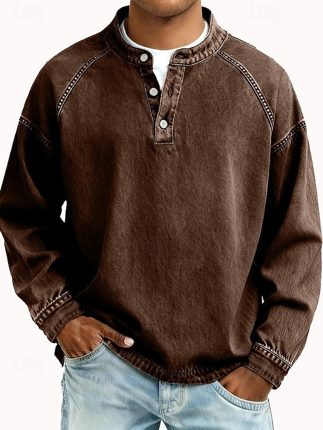 Chemise à manches longues Amir Danoir Paris en denim lavé, avec col henley et boutons, vue de face.