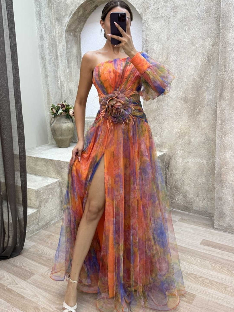 Robe florale asymétrique Kayla de Danoir Paris en violet, vue de face, avec détails de la coupe et du tissu léger.