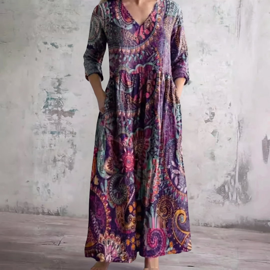 Robe d'été florale Mandy de Danoir Paris, en tissu léger, avec motif floral coloré et coupe fluide.