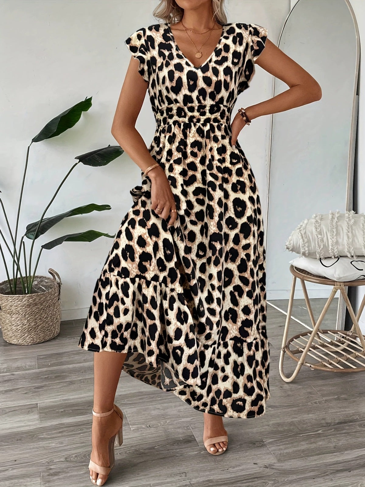 Robe longue noire Danoir Paris Candela, maxi barroco avec escote en V, détails élégants, tissu fluide et sophistiqué.