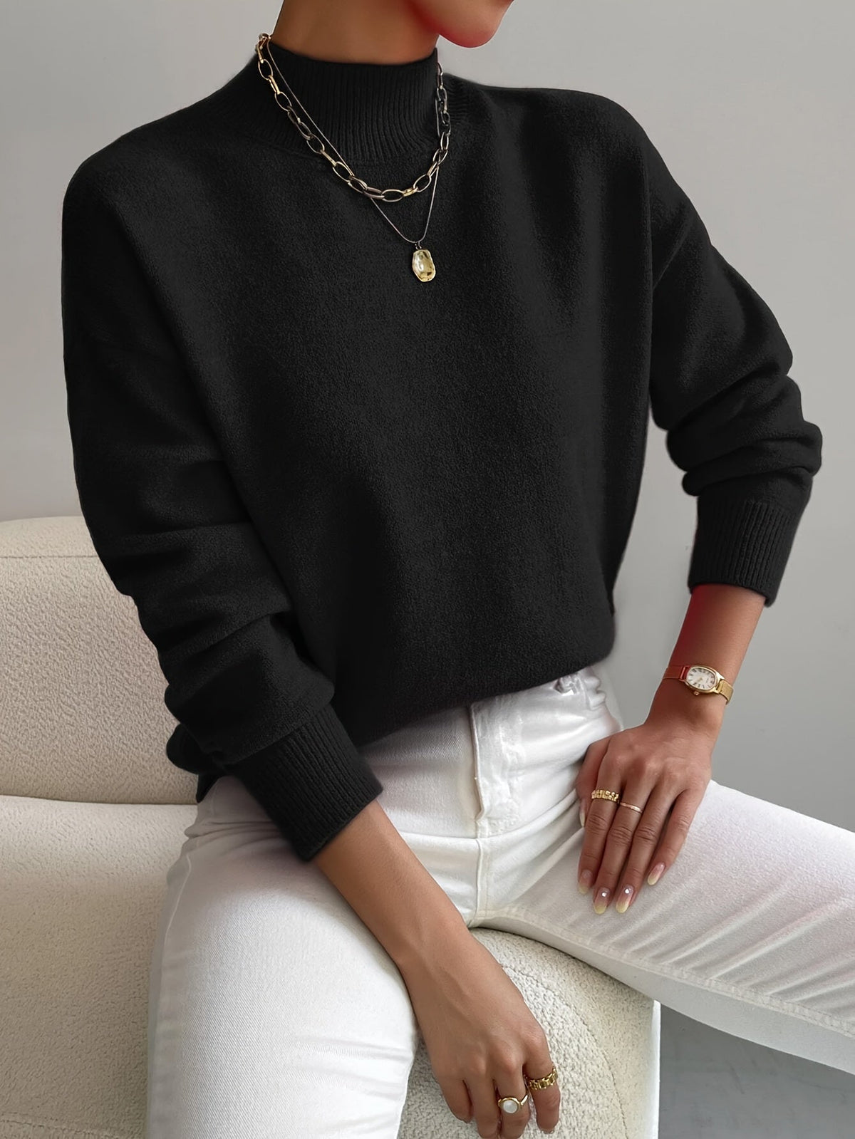 Pull Danoir Paris™ Chic et Doux en rose clair, doux et confortable, porté sur un mannequin, détail du tissu en laine.