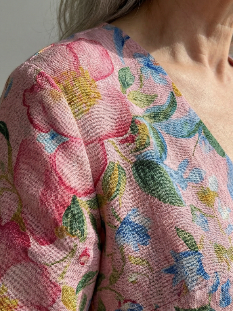 Robe d'été Danoir Paris Julien, élégante et légère, en tissu fluide avec détails sophistiqués pour un style estival chic.