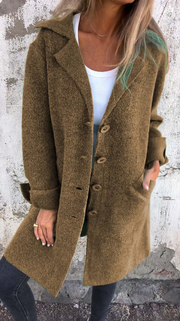 Manteau chic minimaliste Audrey de Danoir Paris en rose, vue de face, style élégant et moderne, tissu léger et fin.
