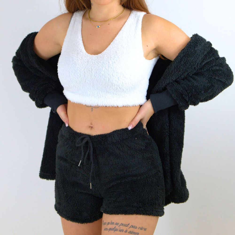 Pyjama court Misscocoon de Danoir Paris, tissu doux et confortable, avec motifs floraux pour un look décontracté.