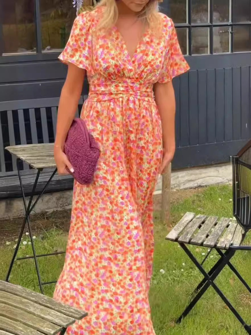 Robe longue fluide Élina de Danoir Paris avec motif fleuri, tissu léger et élégant, portée sur mannequin.