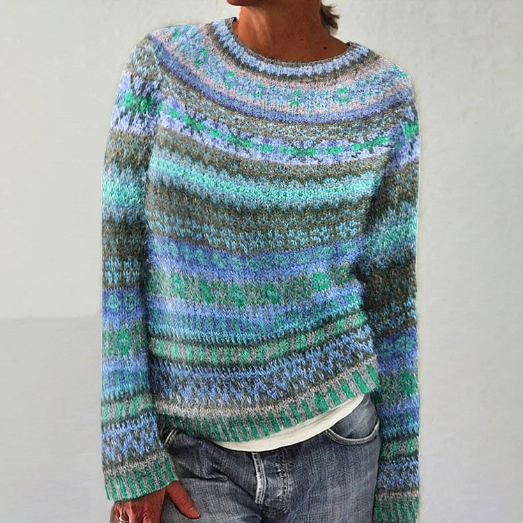 Pull vintage élégant Isabella de Danoir Paris, en tissu doux, couleur neutre, affiche un style élégant et classique.