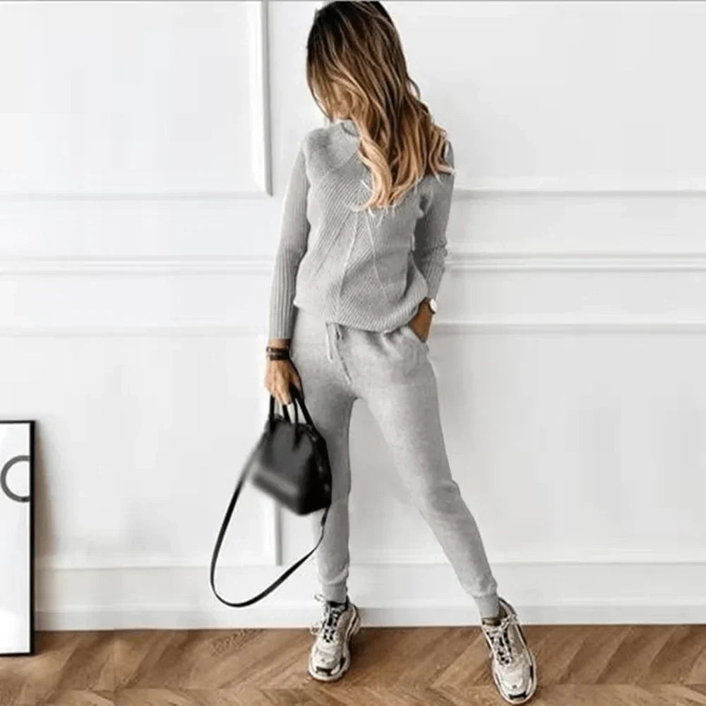 Survêtement luxe Danoir Paris Perrine en rose, confortable et élégant, avec détails en tissu doux et ajusté.