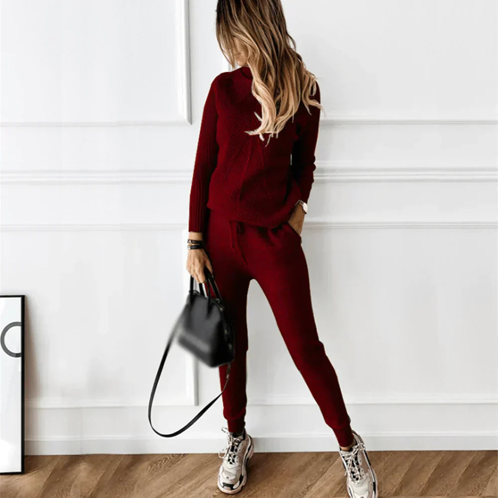 Survêtement luxe confortable Perrine Danoir Paris en rose, tissu doux et élégant pour un style décontracté et sophistiqué.