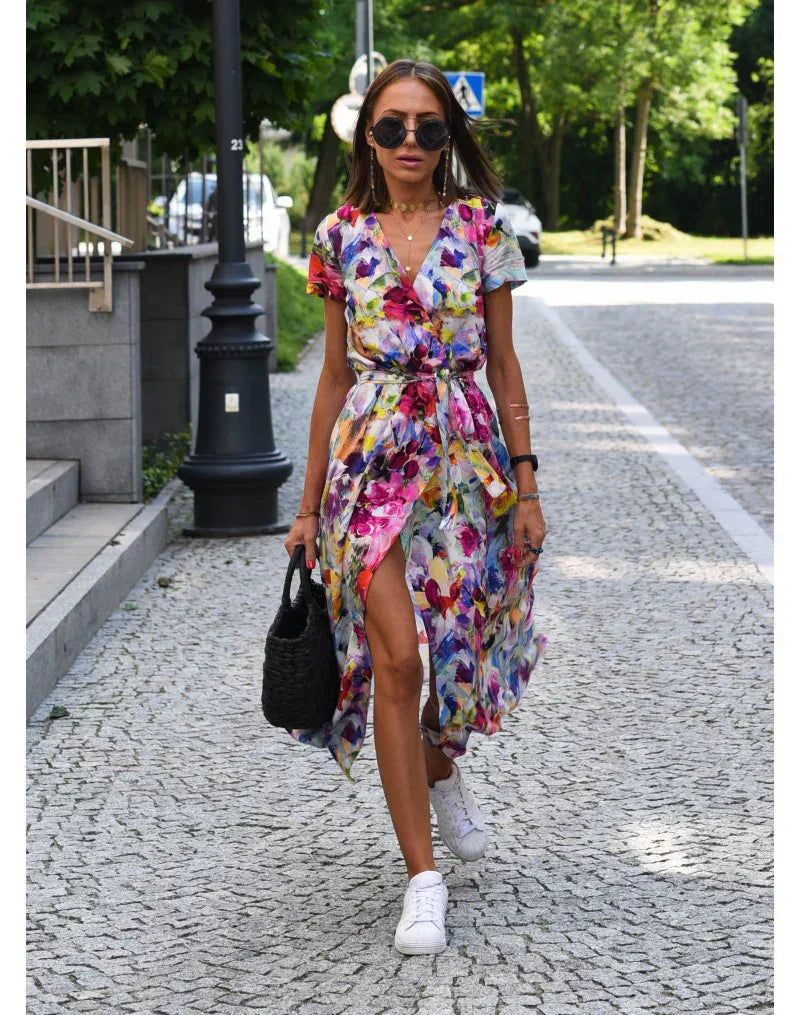 Robe élégante fluide Suzanne de Danoir Paris, vêtement féminin en tissu léger, portée avec style et sophistication.