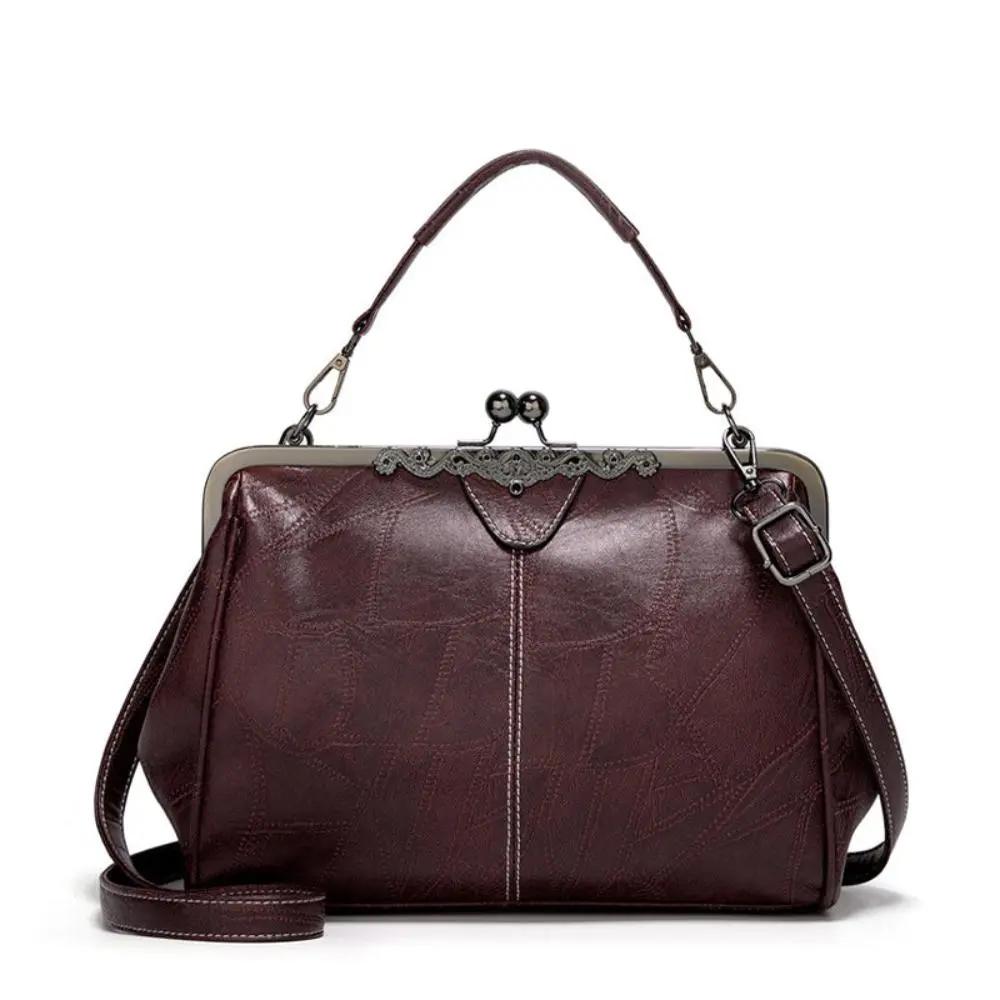Sac vintage Mila Danoir Paris avec fermoir à rabat élégant et design intemporel, en cuir marron foncé.