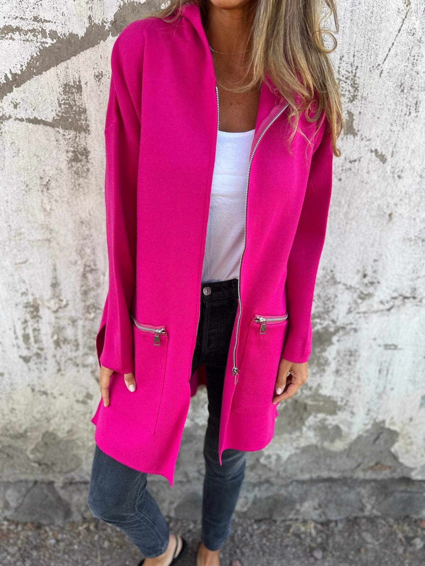 Gilet chic et confortable Julia de Danoir Paris, en tissu doux, porté avec un look élégant et décontracté.