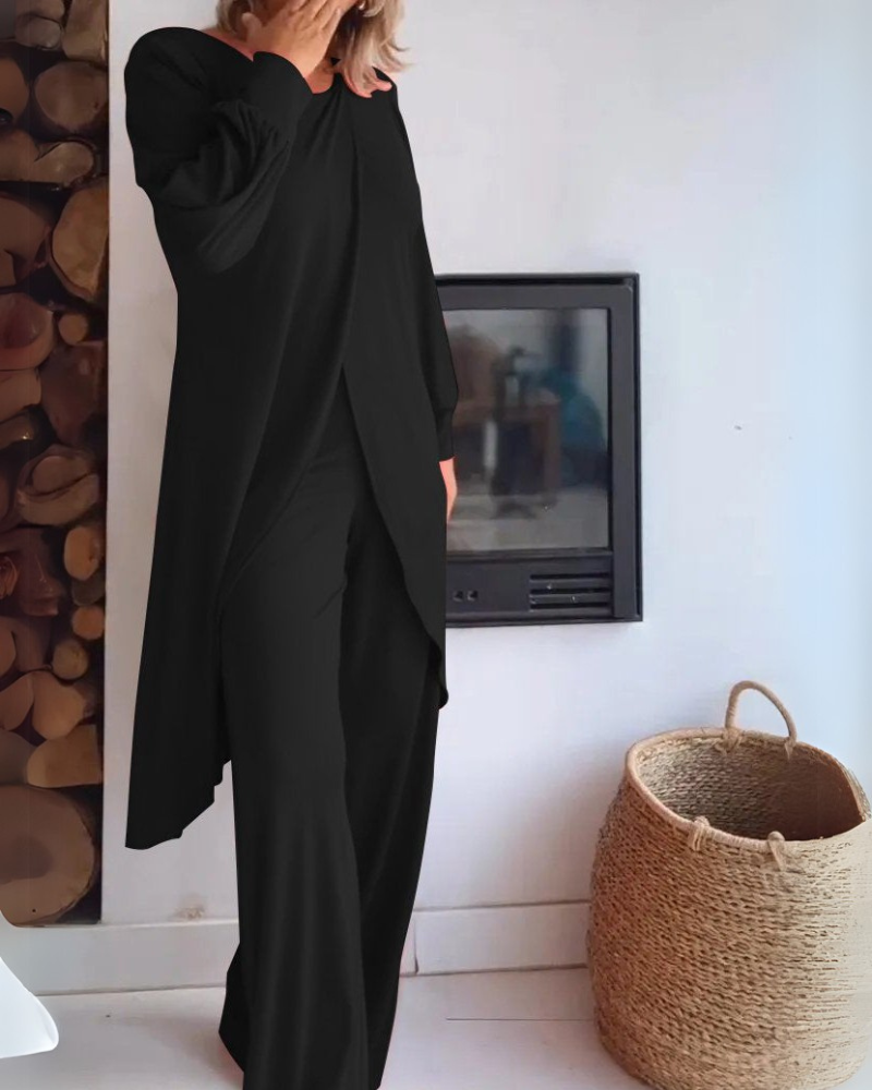 Ensemble élégant et douillet Adélaïde de Danoir Paris, comprenant un haut et un bas en tissu doux et sophistiqué.