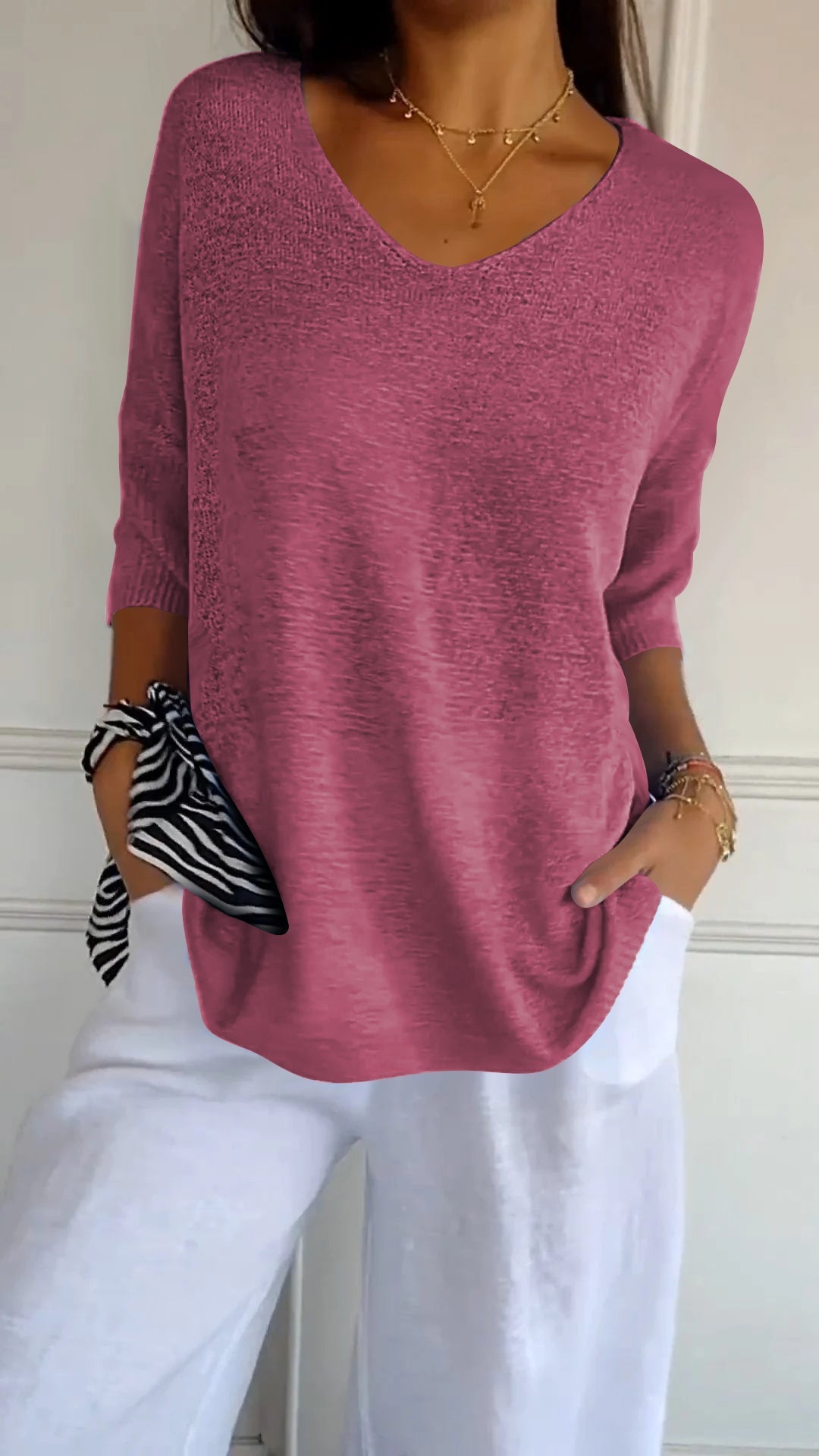 Haut chic en maille Anna de Danoir Paris porté, détail en tissu léger, style élégant et moderne.