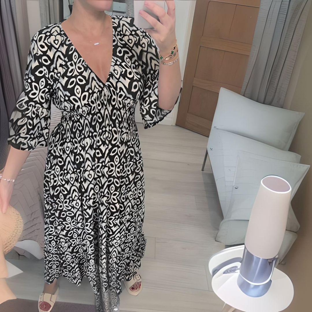 Robe chic bohème décontractée Annie de Danoir Paris, tissu léger avec détails élégants, portée décontractée et tendance.