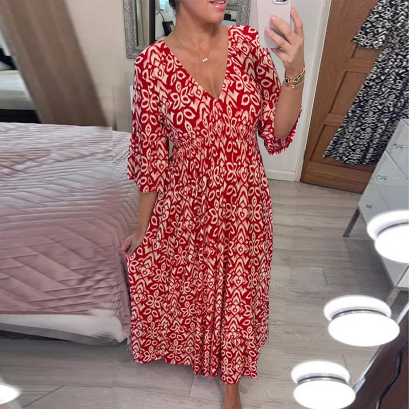 Robe évasée élégante Danoir Paris Mhara, en tissu fluide, couleur neutre, portée avec accessoires sophistiqués.