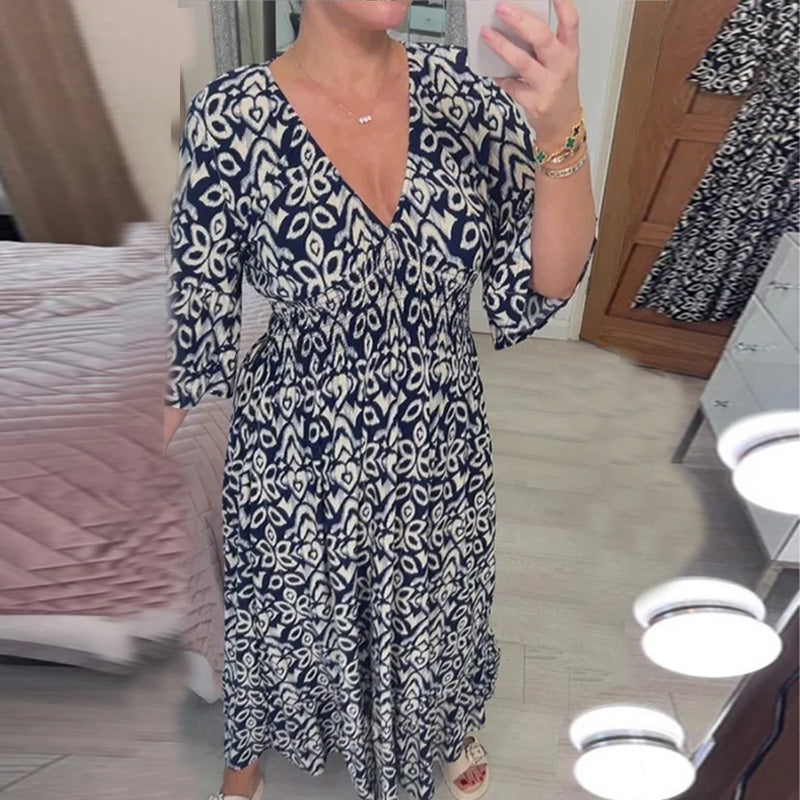 Robe évasée élégante Danoir Paris Mhara, tissu fluide et coupe flatteuse, portée avec accessoires pour un style chic.