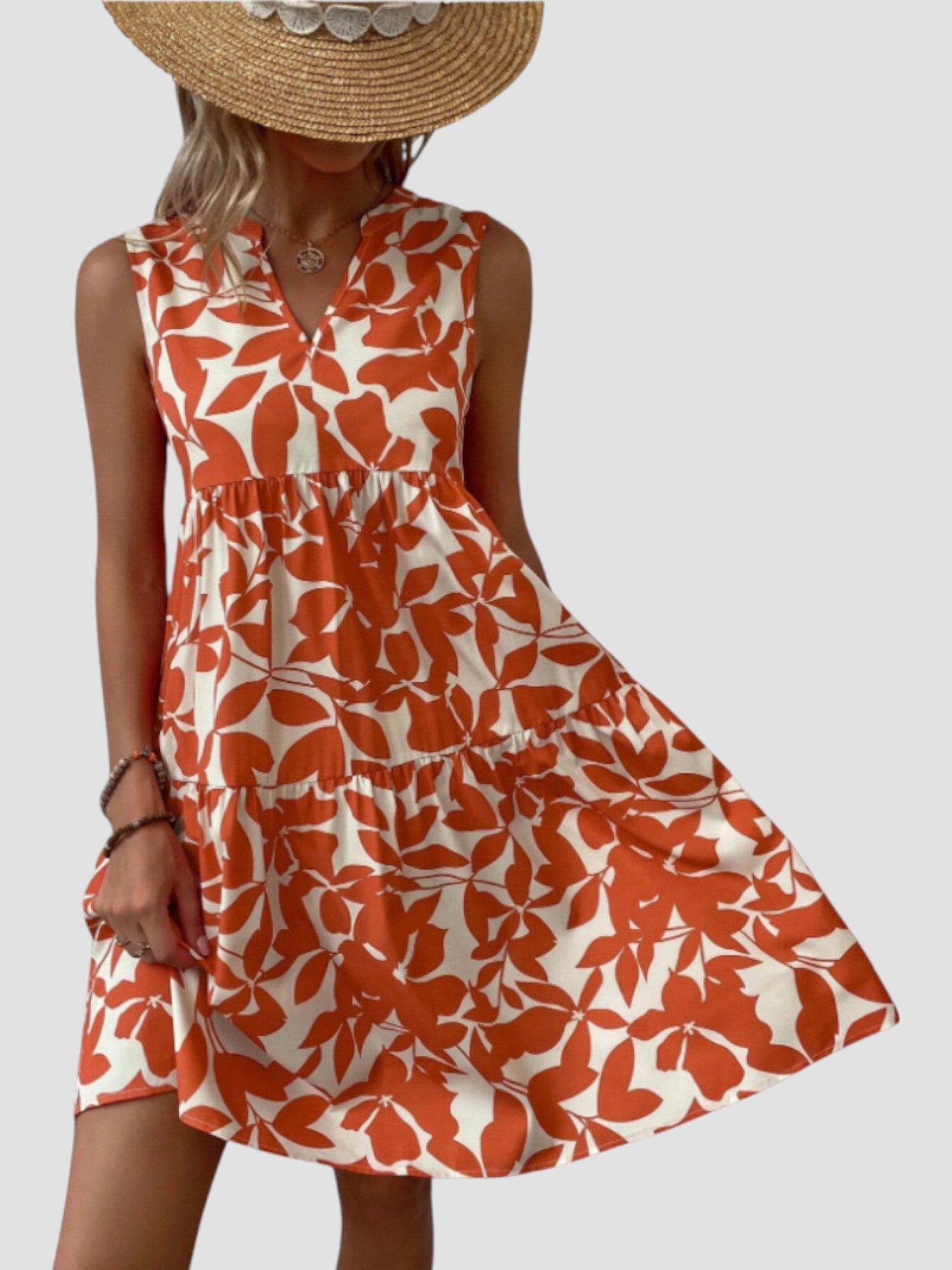 Robe midi élégante Danoir Paris Séraphine en tissu léger rouge, parfait pour l'été, avec coupe fluide et détails raffinés.