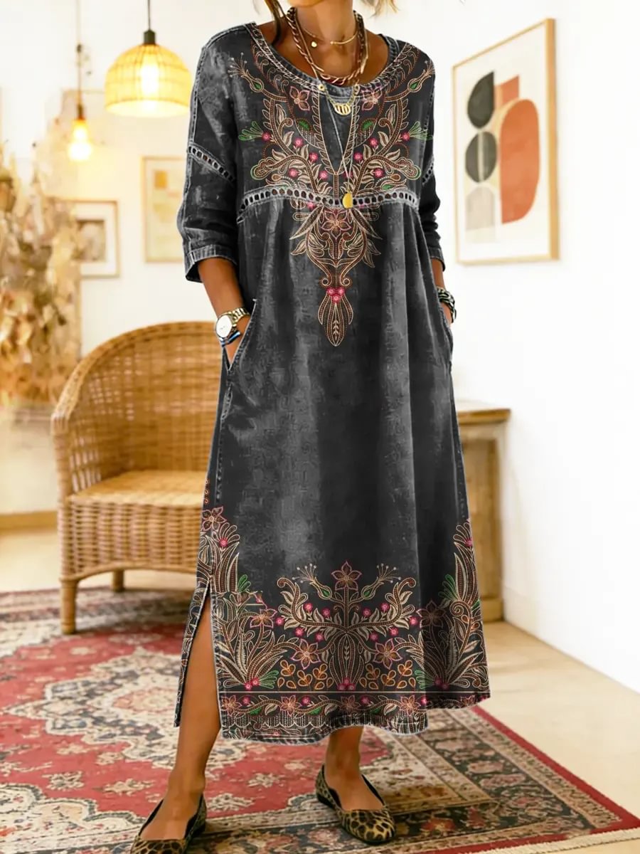 Robe imprimée Antonia de Danoir Paris, élégante, légère, avec motif floral, portée par une mannequin.