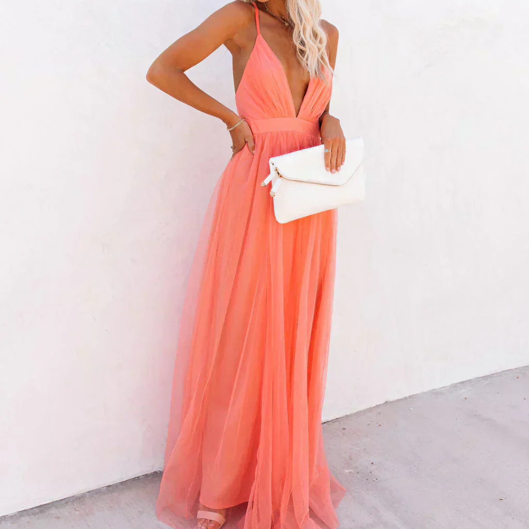 Robe maxi Danoir Paris Lumière Corail en tissu léger, longue silhouette et décolleté élégant, vue de face.
