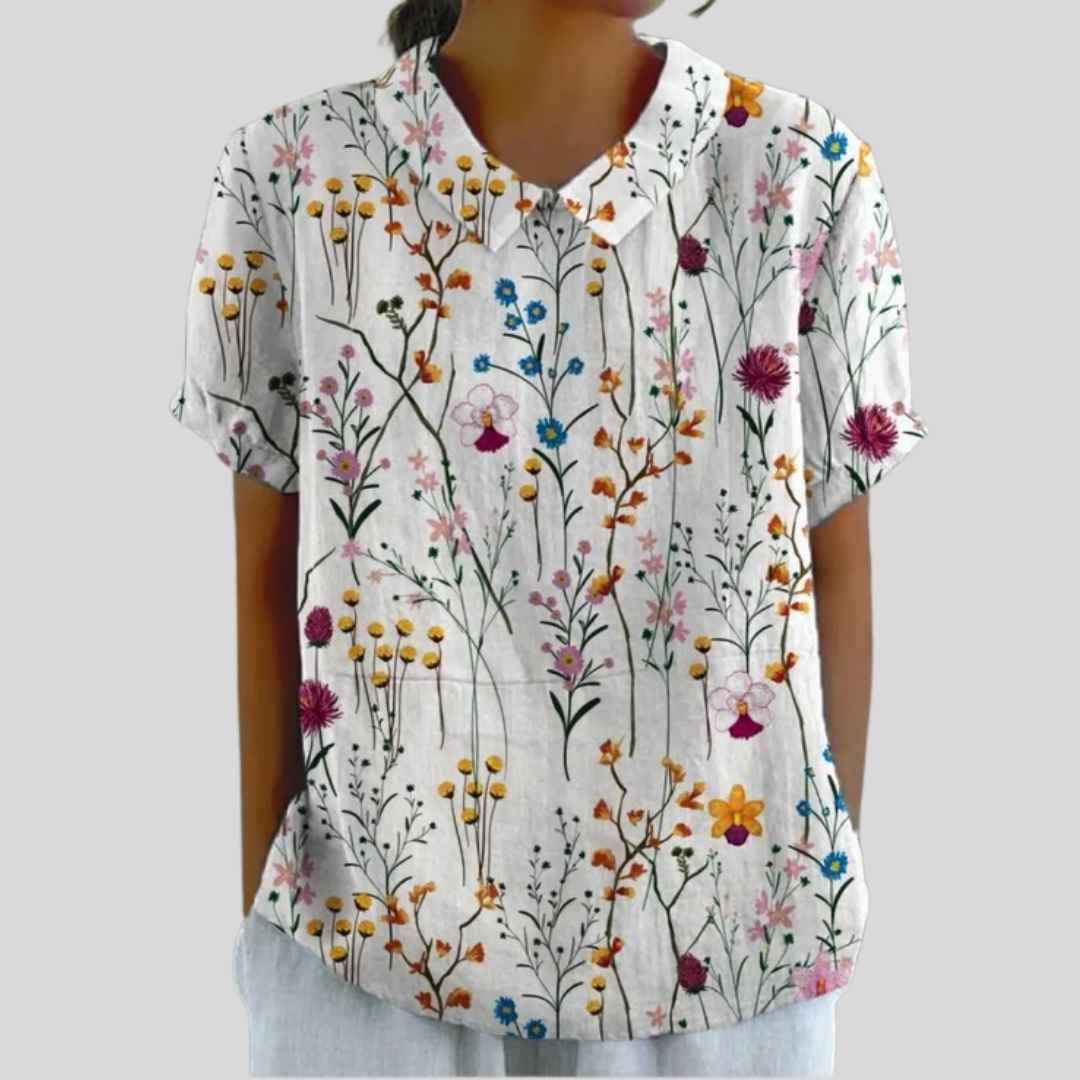 Blouse Éliane Danoir Paris avec motif Jardin Sauvage, tissu léger et coupe fluide, portée sur un mannequin.
