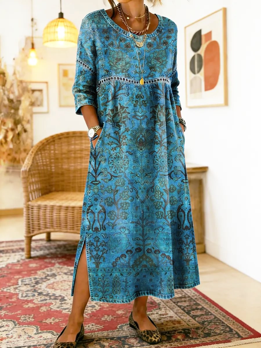 Robe bleue imprimée Carmen de Danoir Paris, robe élégante avec motif floral, vue de face sur mannequin.