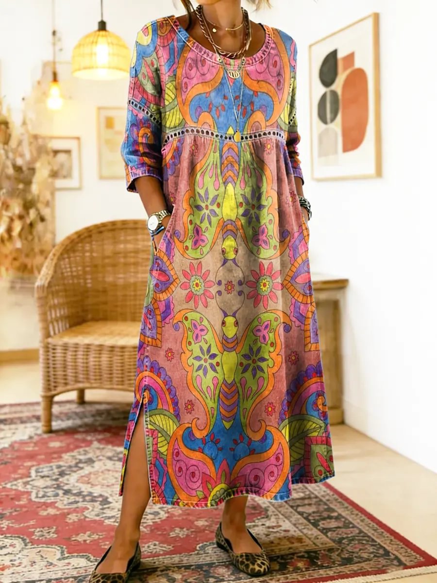 Robe imprimée Incarnation de Danoir Paris avec motif coloré, coupe élégante et tissu léger, portée sur mannequin.