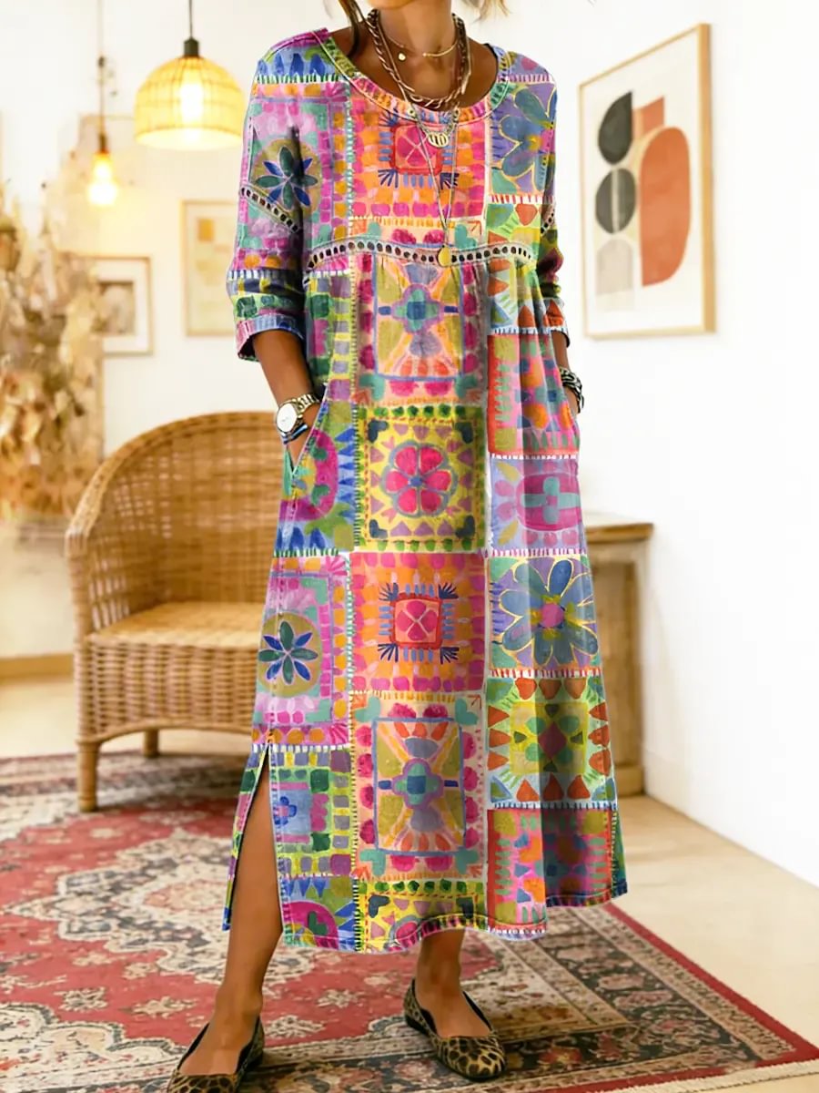 Robe ethnique géométrique Pilar de Danoir Paris, tissu coloré avec motif imprimé, portée élégante et confortable.