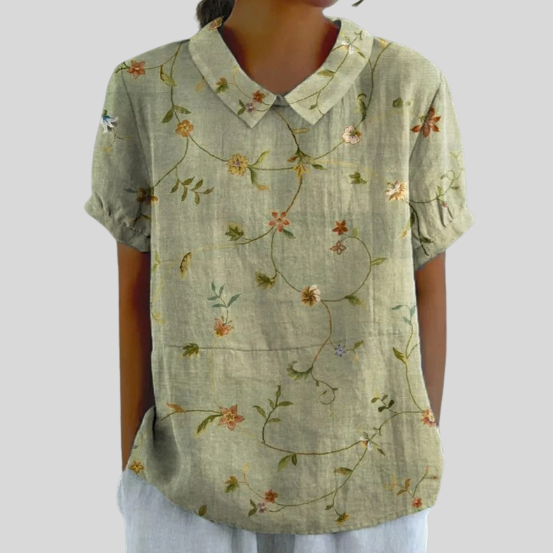 Blouse florale champêtre Isabelle de Danoir Paris, tissu léger avec motif floral, portée élégante et féminine.