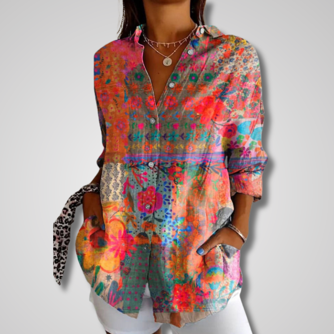 Blouse vintage élégante Danoir Paris pour femme, tissu léger, coupe fluide et détails raffinés, portée chic et sophistiquée.