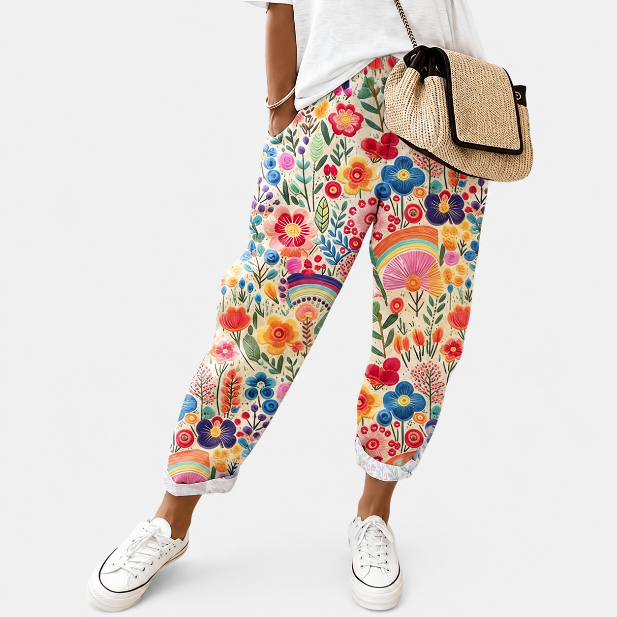 Pantalon confortable Rainbow Garden de Danoir Paris, en tissu coloré avec motif floral, porté par un mannequin.